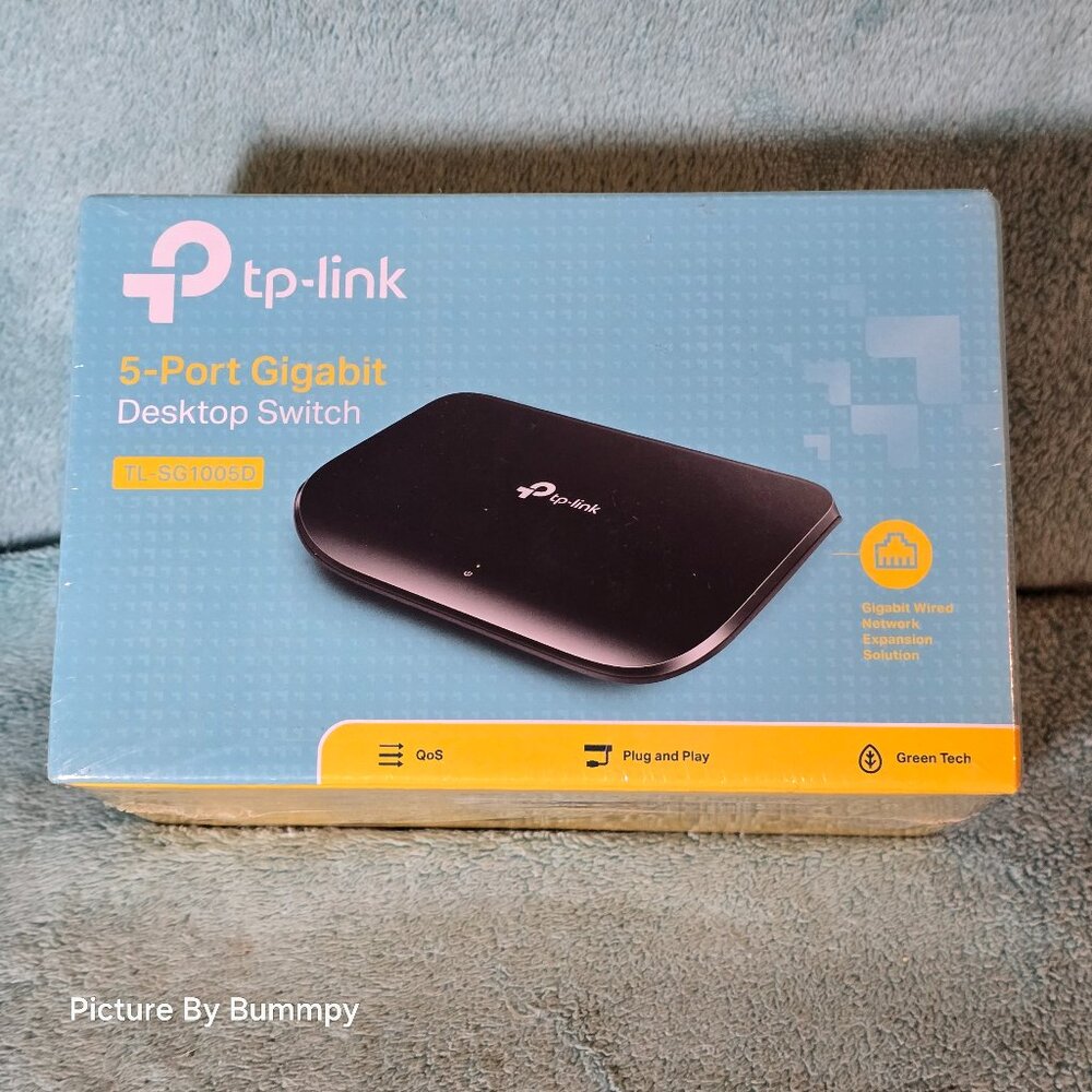 New and sealed TP-Link 5-Port Gigabit Desktop Switch (model TL-SG1005D).
